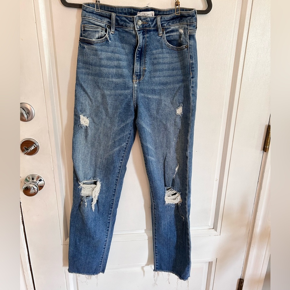 Soft raw hem relaxed fit stretch jean, great brand! Size 5 but fits like a 6-8